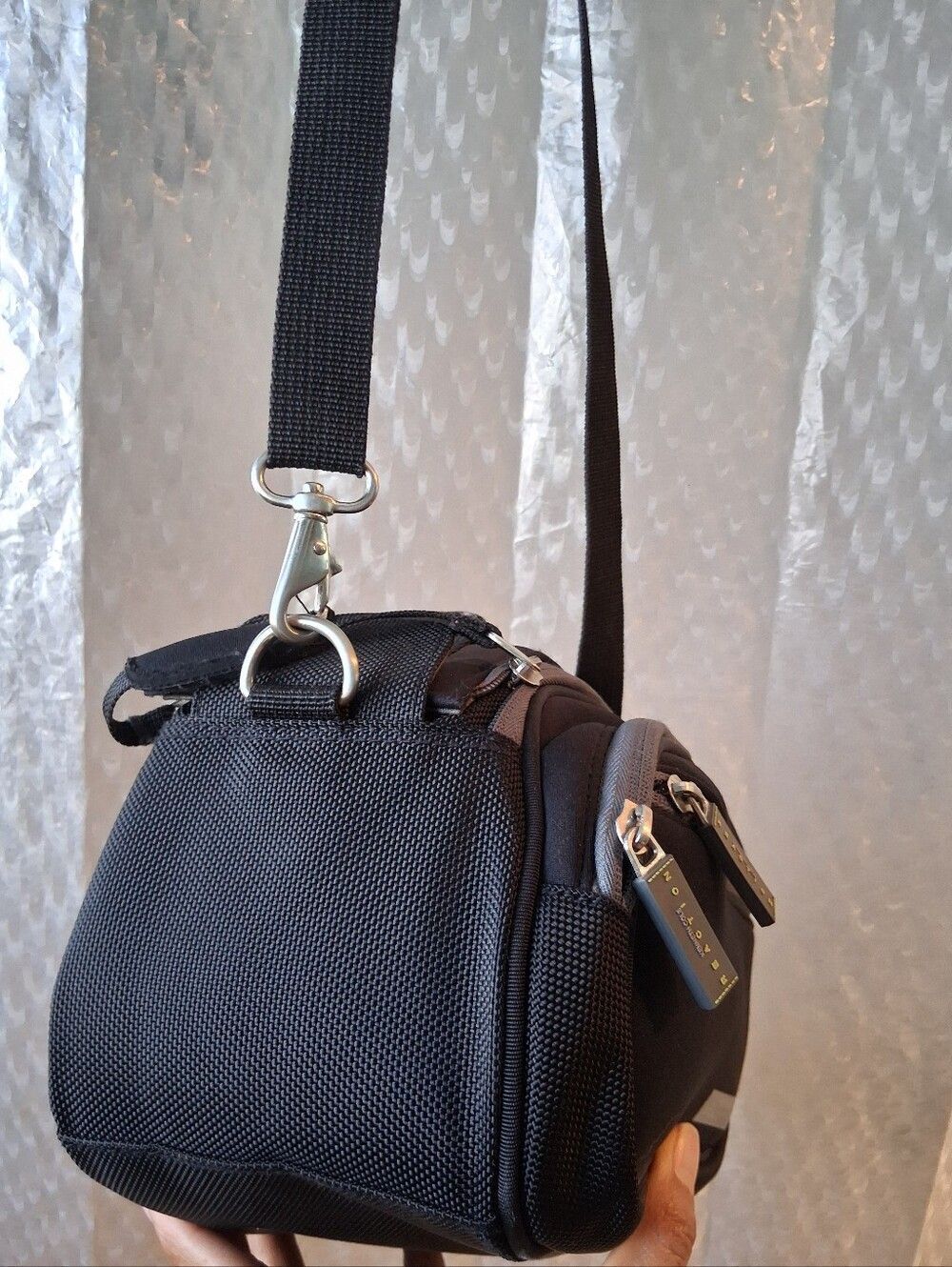 Kenneth Cole Compact Camera Case - Picture 4 of 12